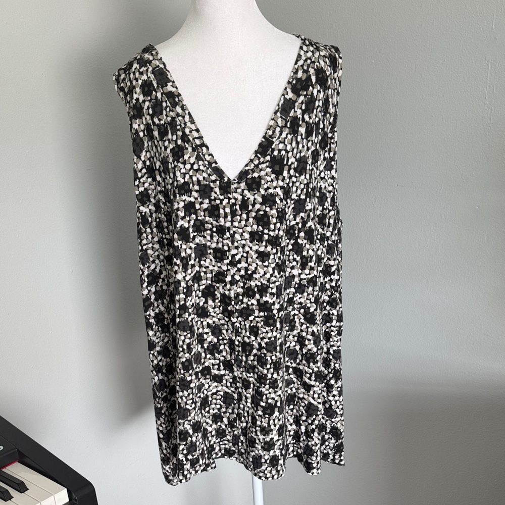 Lane Bryant 26/28 Monochrome Sleeveless Top